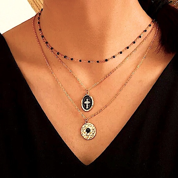 ⚜️[𝟯/$𝟭𝟴]⚜️3 Layered Gold Delicate Choker NEW - Picture 4 of 6